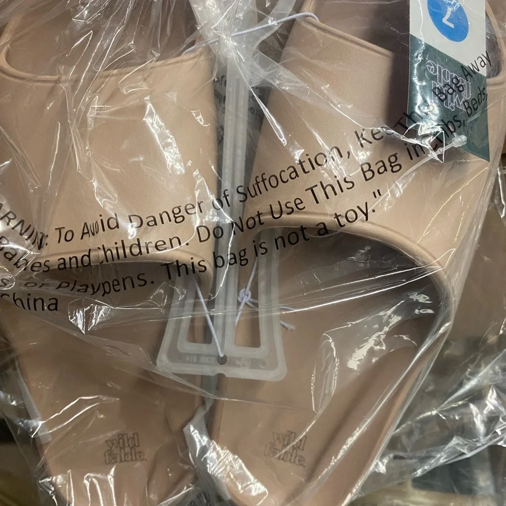 Wild Fable Tan Slippers Minimalist Design - Picture 5 of 5